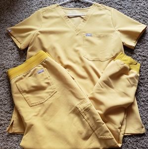 FIGS Medium catarina and Medium zamora joggers